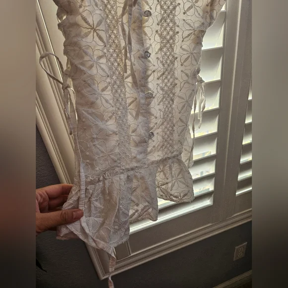 Elegant Cream Lace Women's Top Size Small - Picture 7 of 8